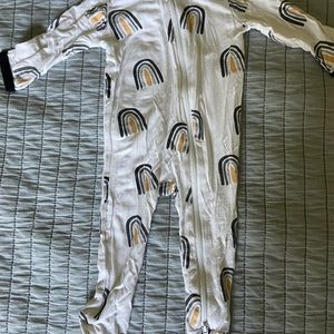 Kyte baby. Zipper footie. Rainbows